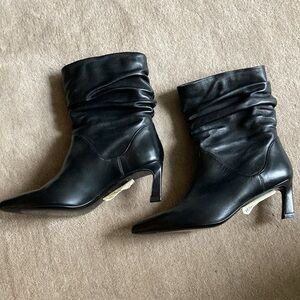 Stuart Weitzman Demibenatar boots size 4